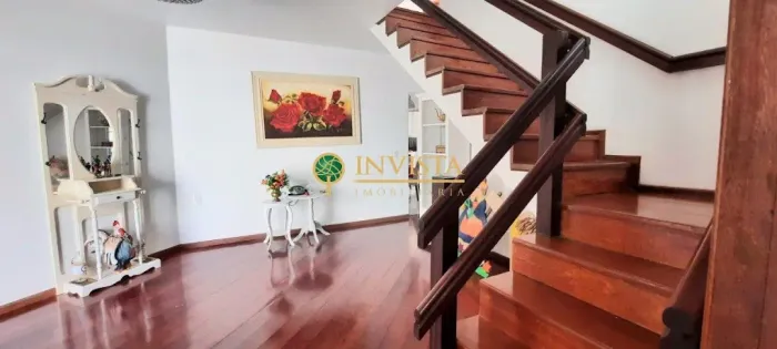 À venda | 2 pavimentos, 259 m², Terraço, 5 quartos e Edícula - Estreito, em Florianópolis.