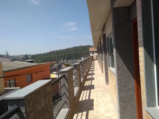 Casa Jd. Egle, 2 suítes, sala, cozinha, lavabo, lavanderia, varanda, 1 vaga coberta.