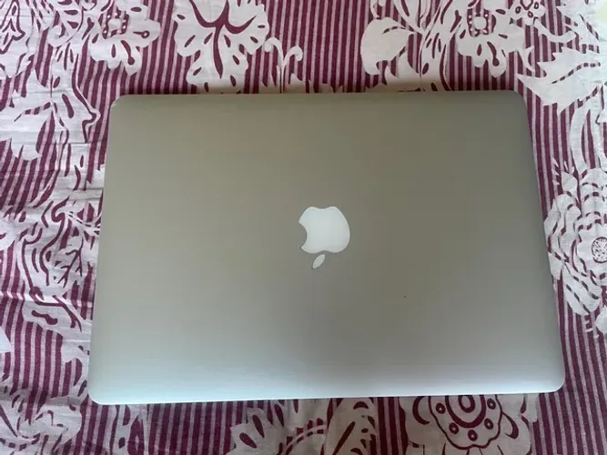 MacBook Air Apple 13.3", M1, 8GB RAM, 256GB SSD - Prata