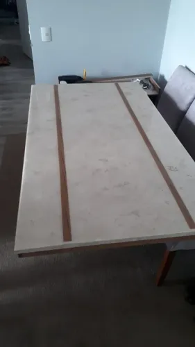 Mesa de jantar e base em mármore - cor Travertino