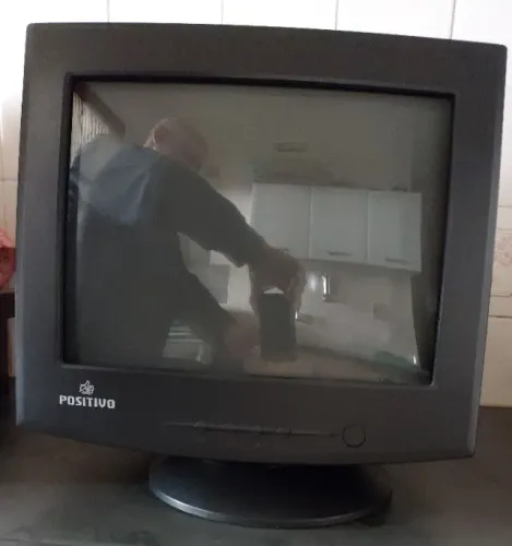 Monitor Positivo 15 Polegadas Modelo:CT510P, Super Conservado (Tem que consertar)