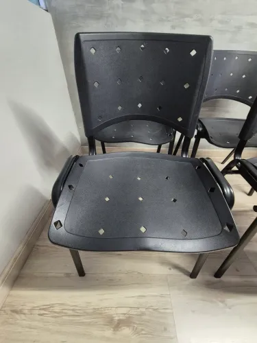Vendo lote de 13 Cadeiras para Recepção, Igrejas, Salas de treinamento.