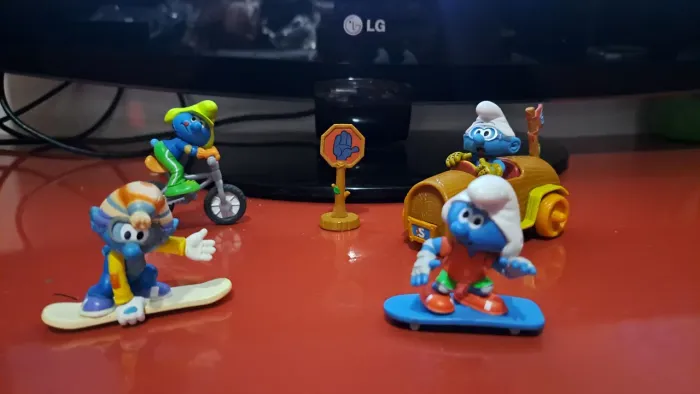 Boneco smurfs atletas