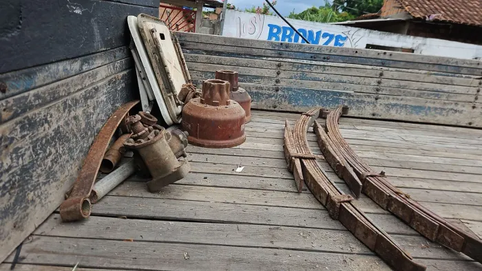 Vendo essas peças do caminhão mercedes 608 708