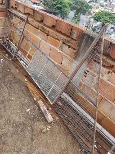 Grade ferro e vidro