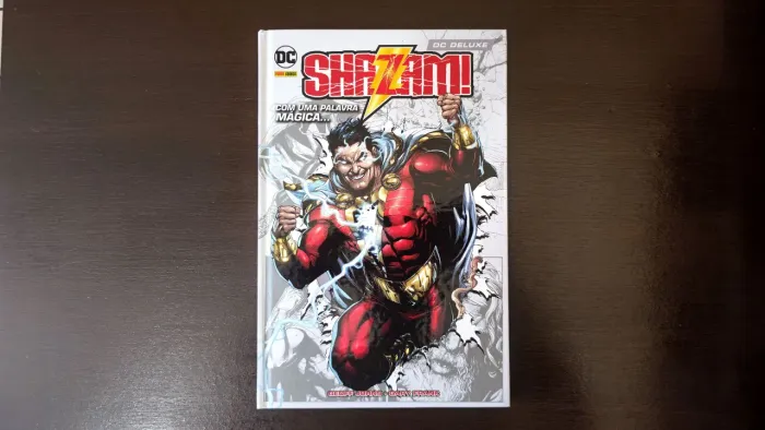 Shazam - Com uma Palavra Mágica - DC Deluxe - HQ Panini