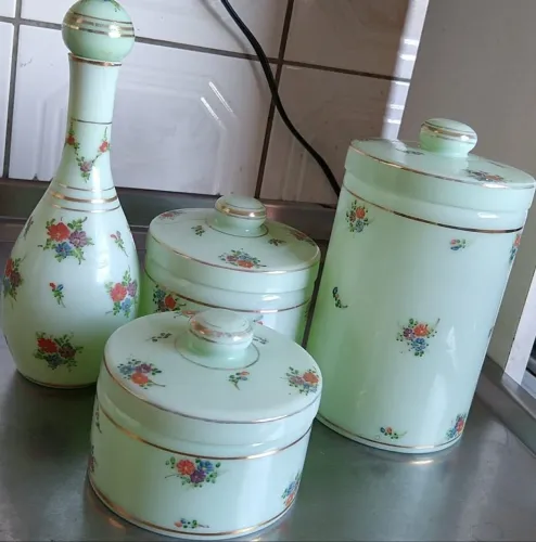 LINDO E ANTIGO CONJUNTO DE TOUCADOR EM OPALINA FRANCESA, ANTIGUIDADE, RELÍQUIA.