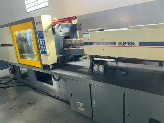 Maquina Injetora Termoplástica, Himaco, APTA 250T, ano 2009