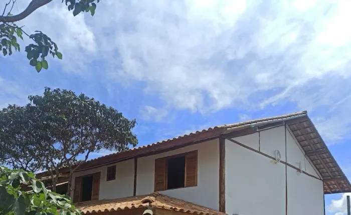 Casa com cara de casa em estilo Trancosiano / Grega no Jardim Botânico (Altiplano Leste)