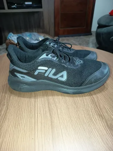 Fila Gear masculino na cor grafite ou preto.