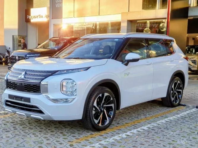 Mitsubishi Outlander HPE-S 2.4 4X4 AUT (híbrido) 2026