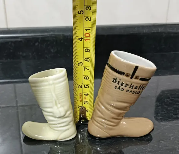 2 Mini botinhas Antigas *Anos 70* cerâmica  9 x 5 cm e 7 x 4cm Vintage 