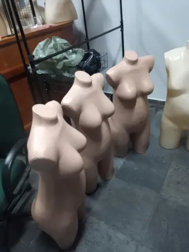 Manequins Femininos e masculino para Loja de Roupas