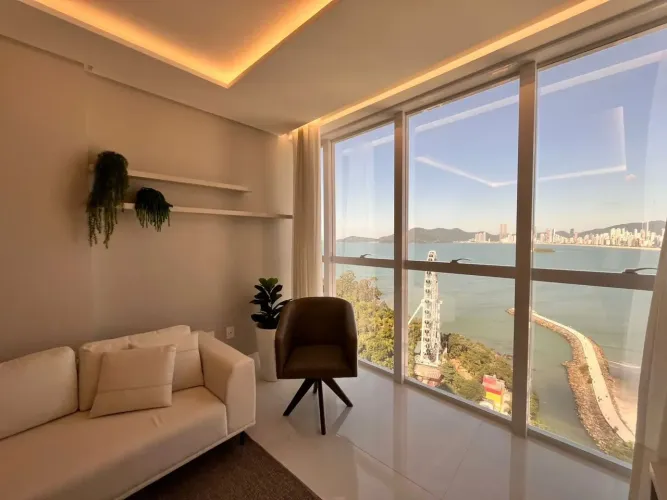 EDIFÍCIO ITALIAN - APARTAMENTO DECORADO COM VISTA PARA O MAR EM BALNEÁRIO CAMBORIÚ