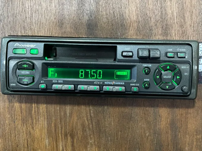 Toca fita rádio e com Bluetooth Pioneer KEH-1850 na oferta so 999,99