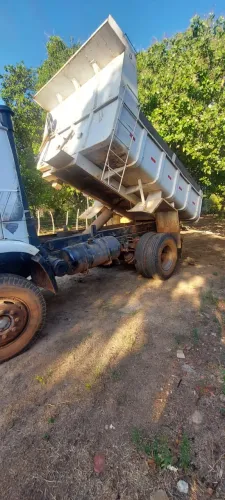 Caçamba Wolks 11140. No ponto de trabalhar.