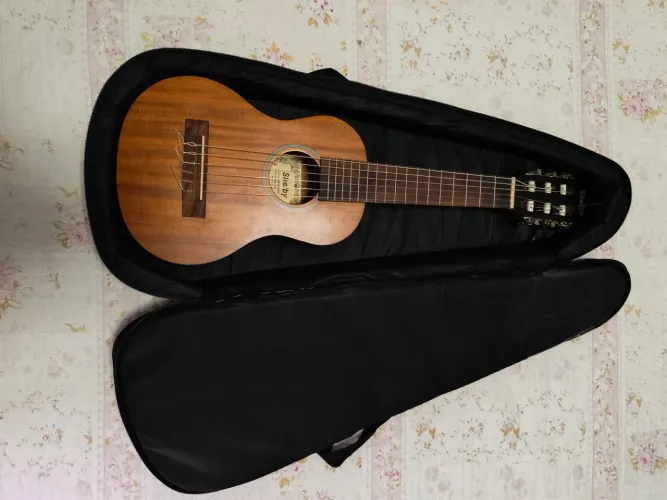 Guitalele Violão pequeno.