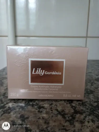 Creme corporal acetinado Lilly gardenia