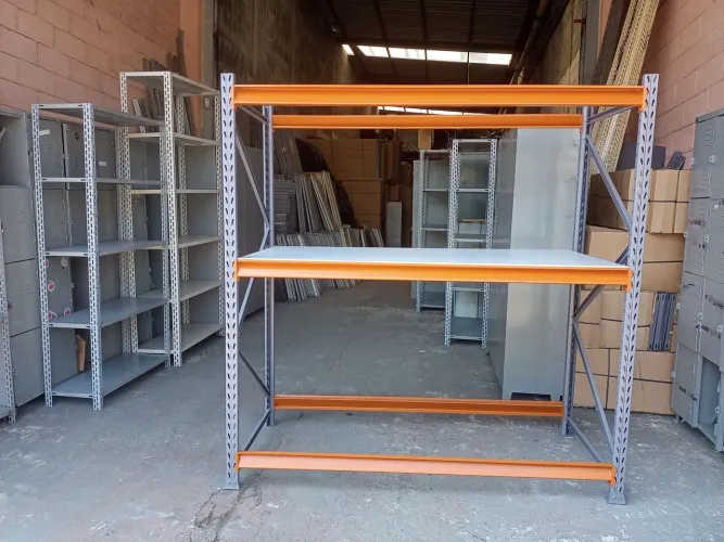 Mini porta Pallet 2.00 x 1.80 x 80 com 03 níveis para 250 kg por nível.
