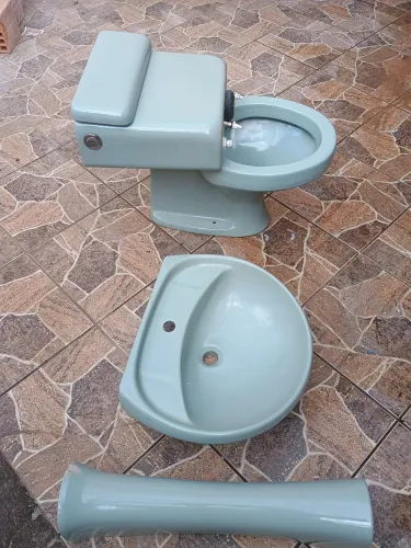 Vendo louça para banheiro