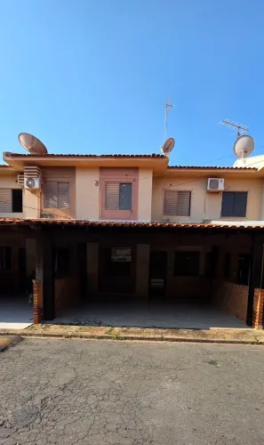 Casa com quintal , no Canachue