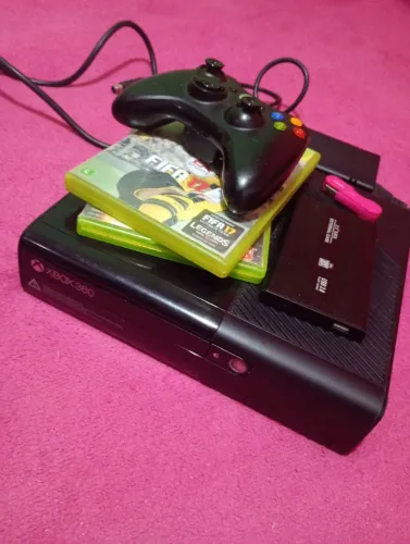 Xbox 360 super slim 