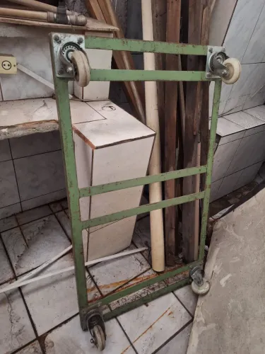 Pallet  de ferro com rodinhas 