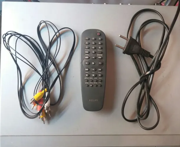 DVD Player Philips com Controle Remoto e Cabos