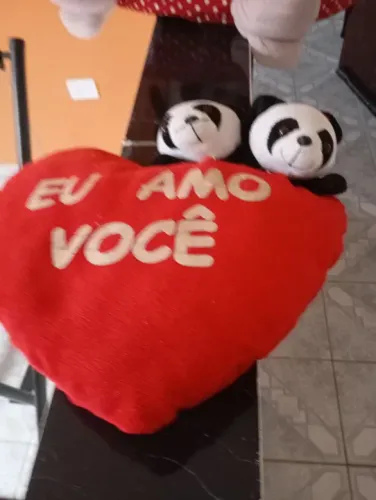 Pelúcia de Panda com Almofada em Formato de Coração