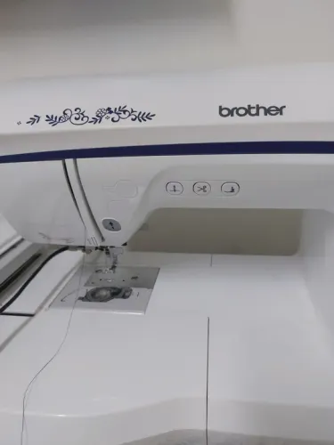 Máquina de Bordado Brother
