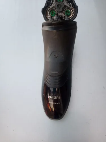 Barbeador Elétrico Philips AquaTouch R$ 100,00