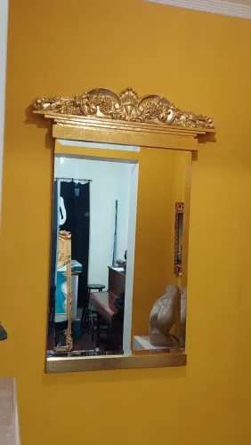 Espelho folheado a ouro = Decoração