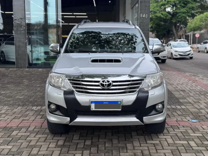 Toyota Hilux SW4 SRV D4-d 4X4 3.0 TDI Dies. AUT 2012