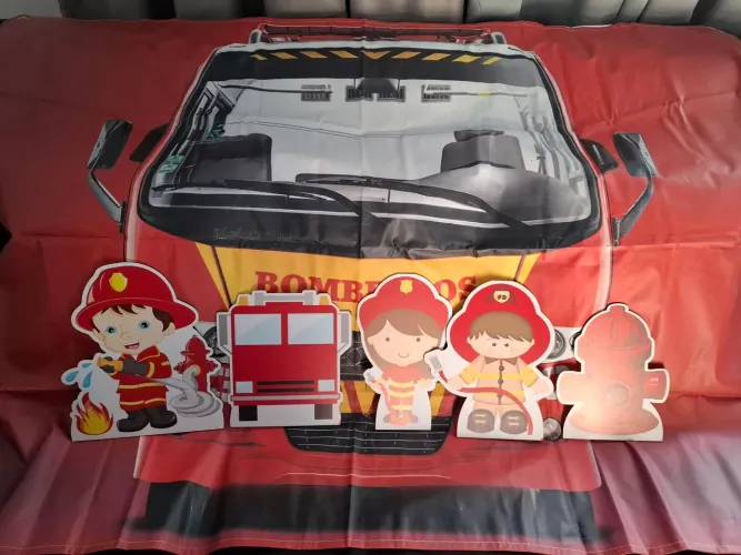 Decoração Festa Bombeiro - Painel e Totens de mesa