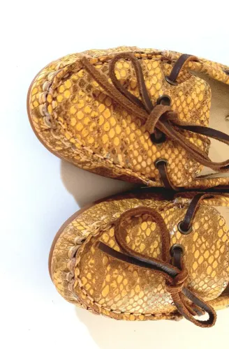 Sapato feminino mocassim Mr Cat couro cobra número 39