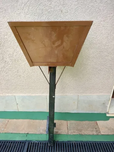 Lixeira de calçada rua