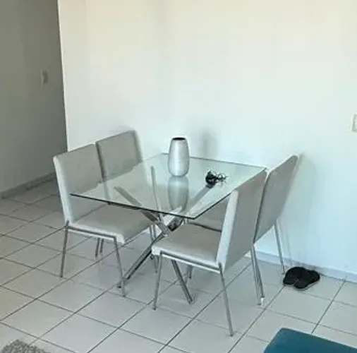 Conjunto mesa e cadeiras