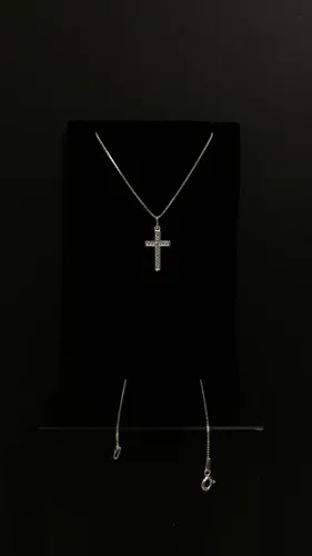 Colar cruz cravejada prata 925