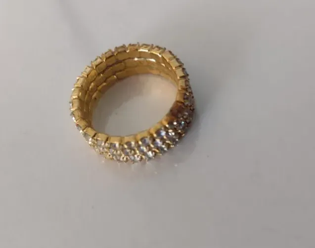 anel chic, dourado com pedras brilhantes