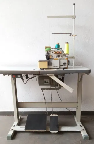 Máquina de costura industrial Overlock 