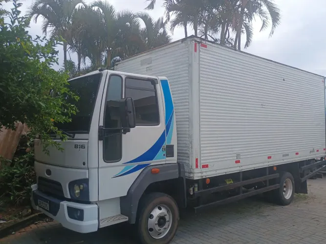 Vendo ou troco Ford 816