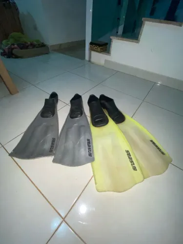 2 pares de nadadeiras SeaSub: