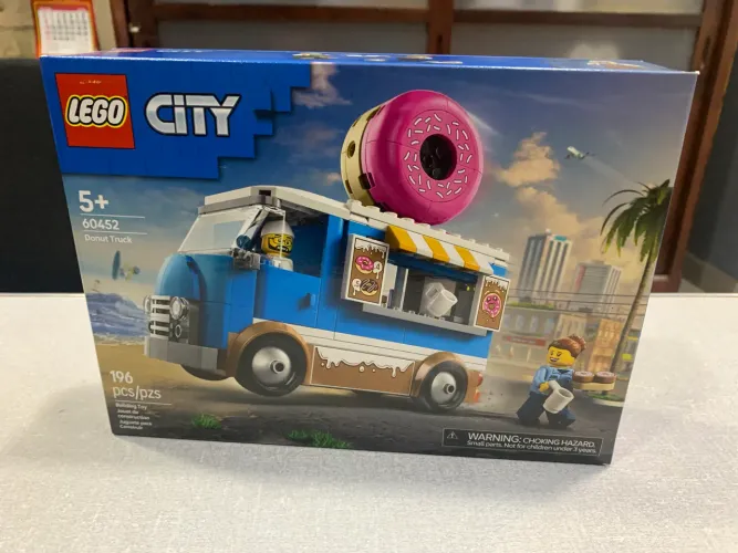 Lego City Caminhão de Donuts 60452