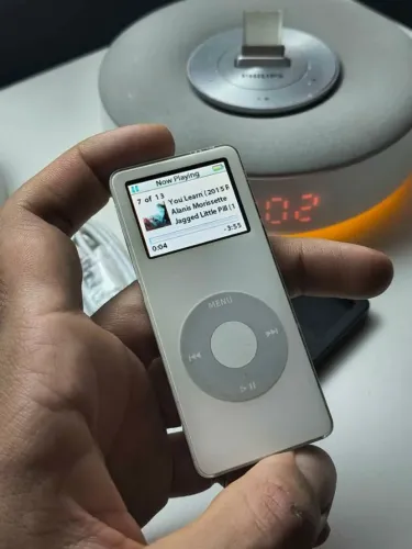 iPod Nano 2GB - Bateria nova - capa + cabo