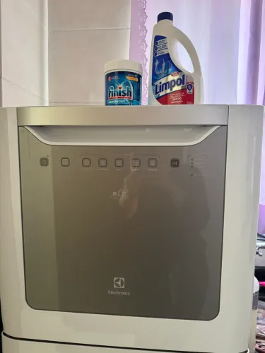 Lava-louças Electrolux 8 Serviços Branca com Programa Eco (LV08B) quase nova
