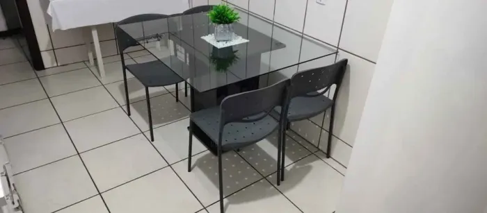 Mesa de Jantar 4 Lugares com Tampo de Vidro Temperado
