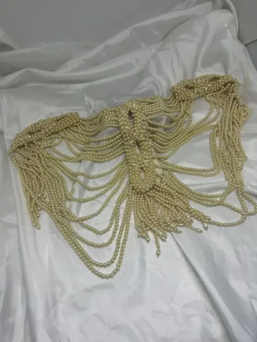 Conjunto de Pérolas Artesanal: Capelete de Noiva + Bolsa de Festa | Feito à Mão