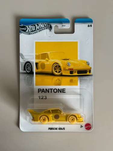 Miniatura Hot Wheels Porsche 934/5 Pantone 1/64