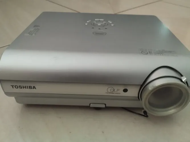 Projetor toshiba dlp VGA(completo com mochila)funcionando