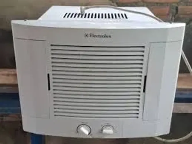 Ar condicionado Electrolux 7500 BTUs todo original e gelando perfeitamente